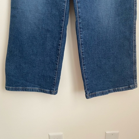 Levi’s Mile High Crop Denim (27) - Picture 7 of 10